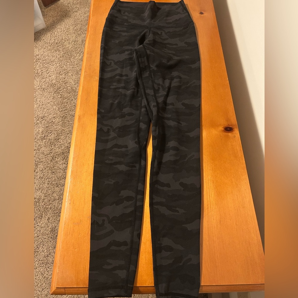Colorfulkoala Black Camouflage Leggings - size XS